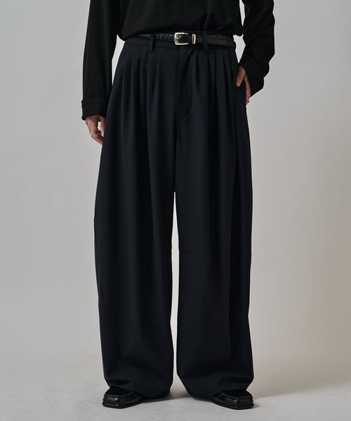鬼タックカーブパンツ（スラックス）｜Lui's（ルイス）のファッション