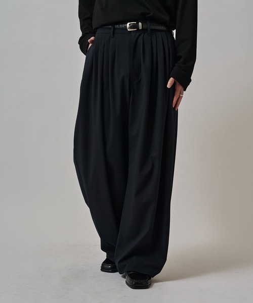 鬼タックカーブパンツ（スラックス）｜Lui's（ルイス）のファッション