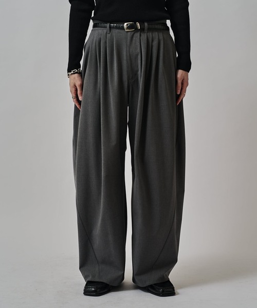 鬼タックカーブパンツ（スラックス）｜Lui's（ルイス）のファッション