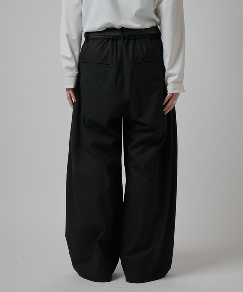 鬼タックカーブパンツ（スラックス）｜Lui's（ルイス）のファッション