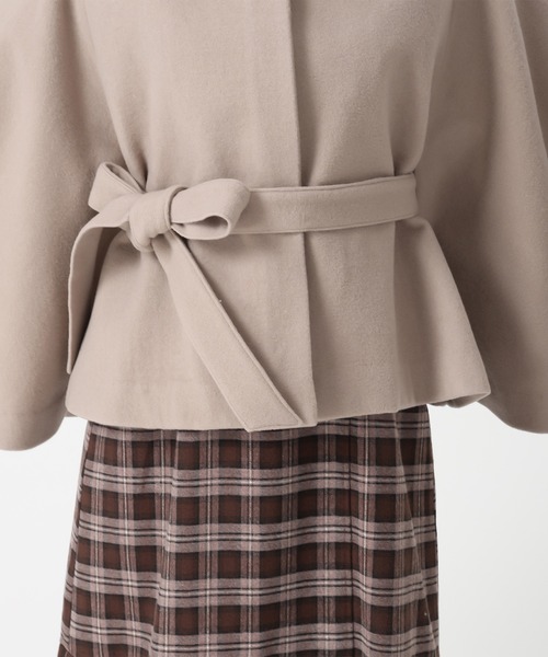 MISCH MASCH（ミッシュマッシュ）の「ブローチ付きポンチョコート（ポンチョ・レディース・グレイッシュベージュ/チャコールグレー/モカ・ﾌﾘ-）」の16枚目の写真