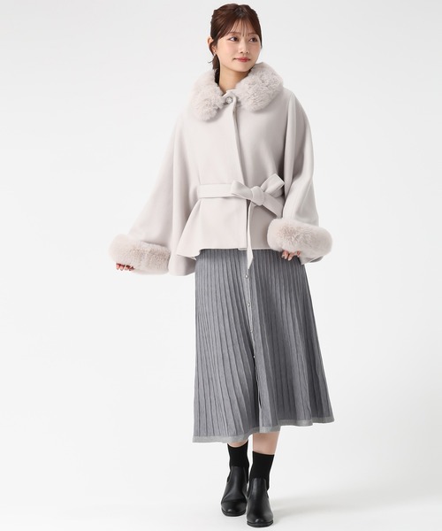 MISCH MASCH（ミッシュマッシュ）の「ブローチ付きポンチョコート（ポンチョ・レディース・グレイッシュベージュ/チャコールグレー/モカ・ﾌﾘ-）」の13枚目の写真