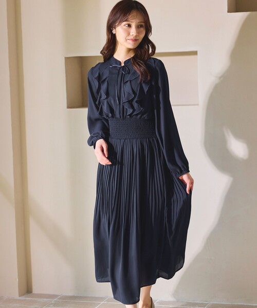 Feroux（フェルゥ）の「ウエストシャーリングラッフル ワンピース（ワンピース・レディース・ベージュ系1/ブラック系1/ネイビー系・MEDIUM/SMALL）」の3枚目の写真