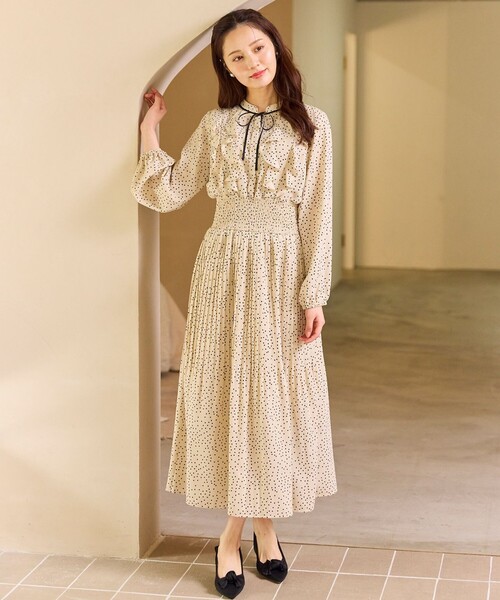 Feroux（フェルゥ）の「ウエストシャーリングラッフル ワンピース（ワンピース・レディース・ベージュ系1/ブラック系1/ネイビー系・MEDIUM/SMALL）」の4枚目の写真