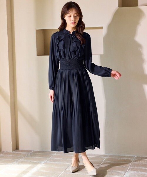 Feroux（フェルゥ）の「ウエストシャーリングラッフル ワンピース（ワンピース・レディース・ベージュ系1/ブラック系1/ネイビー系・MEDIUM/SMALL）」の15枚目の写真