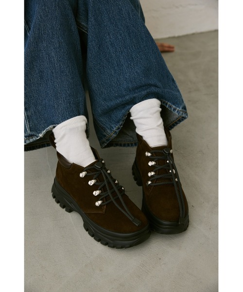 un/neu(アンノイ)の「トレッキングシューズ(ブーツ・レディース・ブラウン/ブラック・LARGE/MEDIUM/SMALL)」の2枚目の写真