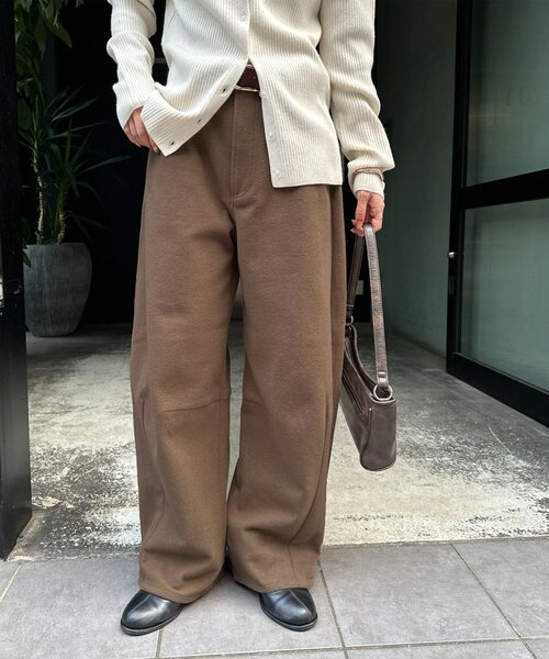 DISCOAT(ディスコート)の「【ユニセックス】ウールライクバレルレッグパンツ(その他パンツ・レディース・ブラウン/ベージュ/チャコールグレー・MEDIUM/LARGE)」の1枚目の写真