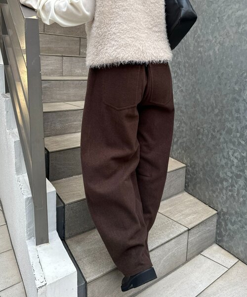 DISCOAT(ディスコート)の「【ユニセックス】ウールライクバレルレッグパンツ(その他パンツ・レディース・ブラウン/ベージュ/チャコールグレー・MEDIUM/LARGE)」の3枚目の写真