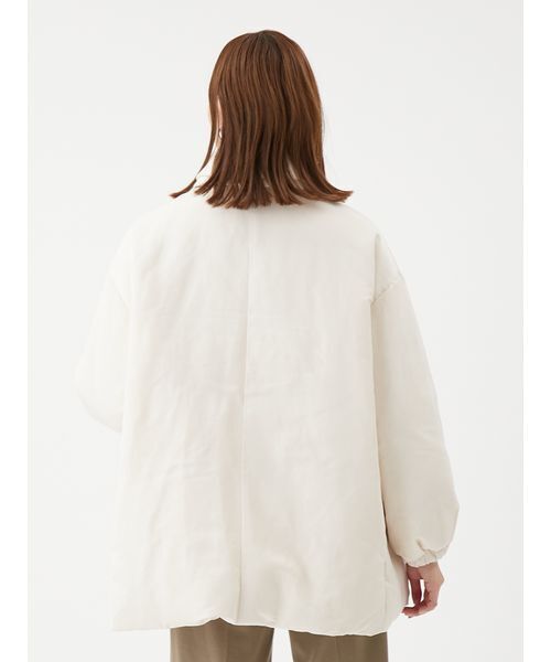 Mila Owen（ミラオーウェン）の「ステンカラーテントシルエットダウンジャケット（ダウンジャケット/コート・レディース・アイボリー/ブラック/ライトブルー・F）」の8枚目の写真