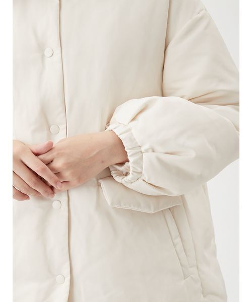 Mila Owen（ミラオーウェン）の「ステンカラーテントシルエットダウンジャケット（ダウンジャケット/コート・レディース・アイボリー/ブラック/ライトブルー・F）」の10枚目の写真