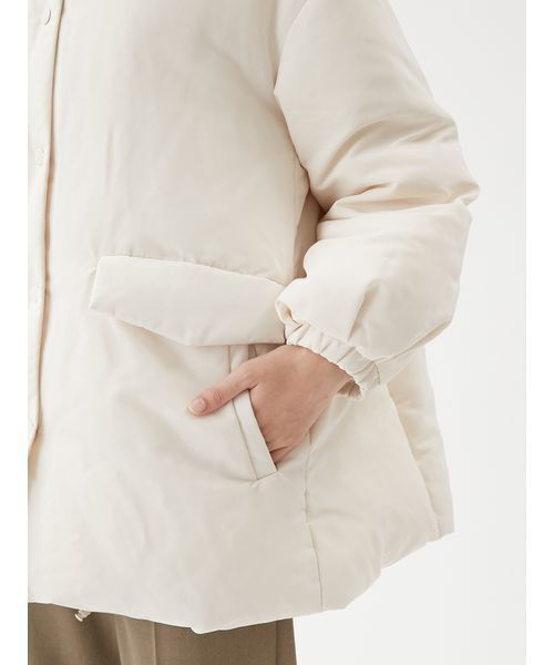 Mila Owen（ミラオーウェン）の「ステンカラーテントシルエットダウンジャケット（ダウンジャケット/コート・レディース・アイボリー/ブラック/ライトブルー・F）」の11枚目の写真