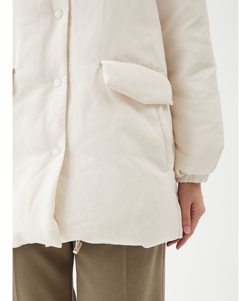 Mila Owen（ミラオーウェン）の「ステンカラーテントシルエットダウンジャケット（ダウンジャケット/コート・レディース・アイボリー/ブラック/ライトブルー・F）」の12枚目の写真