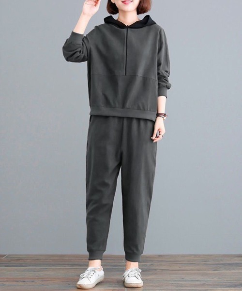 SallyLunn(サリーラン)の「トレーニング上下セットウェア(セットアップ・レディース・グレー/ブラック・L/M)」の4枚目の写真