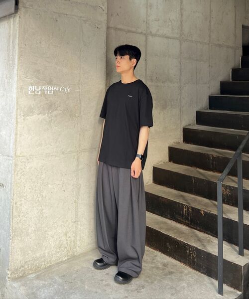 DNSR(ディーエヌエスアール)の「マルチプリーツワイドスラックスチャコール(スラックス・メンズ・その他・SMALL/MEDIUM/LARGE/X-LARGE)」の12枚目の写真