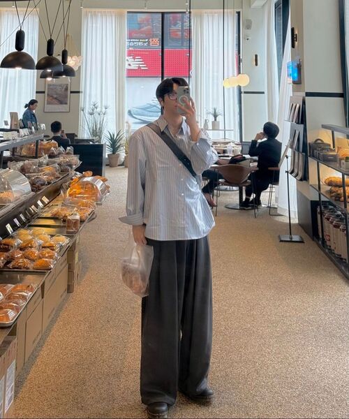 DNSR(ディーエヌエスアール)の「マルチプリーツワイドスラックスチャコール(スラックス・メンズ・その他・SMALL/MEDIUM/LARGE/X-LARGE)」の16枚目の写真