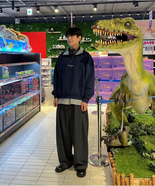 DNSR(ディーエヌエスアール)の「マルチプリーツワイドスラックスチャコール(スラックス・メンズ・その他・SMALL/MEDIUM/LARGE/X-LARGE)」の21枚目の写真