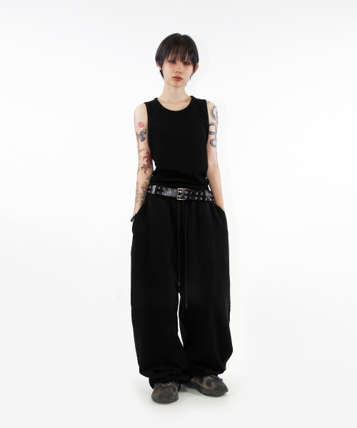 CRIGUN（クリガン）の「Wide Track Pants Max Over Fit BLACK（スウェットパンツ・レディース・ブラック・MEDIUM/LARGE/X-LARGE）」の3枚目の写真