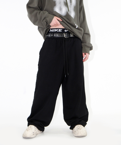 CRIGUN（クリガン）の「Wide Track Pants Max Over Fit BLACK（スウェットパンツ・レディース・ブラック・MEDIUM/LARGE/X-LARGE）」の6枚目の写真