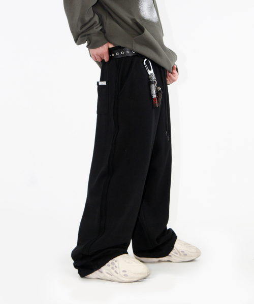 CRIGUN（クリガン）の「Wide Track Pants Max Over Fit BLACK（スウェットパンツ・レディース・ブラック・MEDIUM/LARGE/X-LARGE）」の7枚目の写真