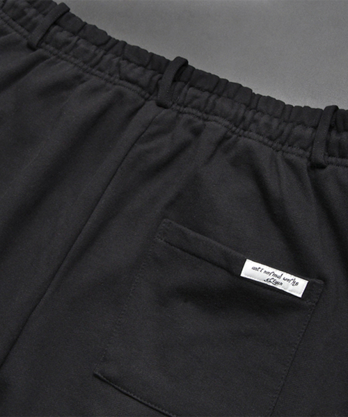 CRIGUN（クリガン）の「Wide Track Pants Max Over Fit BLACK（スウェットパンツ・レディース・ブラック・MEDIUM/LARGE/X-LARGE）」の8枚目の写真