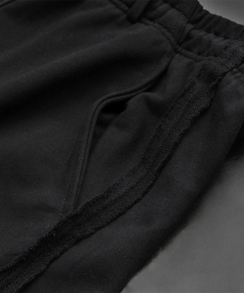 CRIGUN（クリガン）の「Wide Track Pants Max Over Fit BLACK（スウェットパンツ・レディース・ブラック・MEDIUM/LARGE/X-LARGE）」の10枚目の写真