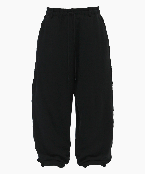CRIGUN（クリガン）の「Wide Track Pants Max Over Fit BLACK（スウェットパンツ・レディース・ブラック・MEDIUM/LARGE/X-LARGE）」の12枚目の写真