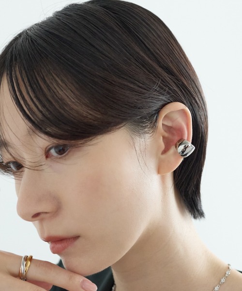 ciite' surgical stainless(シーテサージカルステンレス)の「【 金属アレルギー対応 】 サージカルステンレス ボリュームイヤーカフ(片耳用)(イヤーカフ・レディース・シルバー/ゴールド・FREE)」の3枚目の写真
