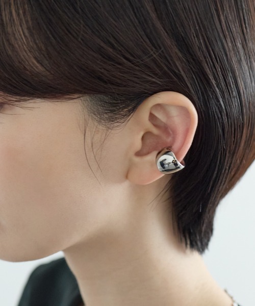 ciite' surgical stainless(シーテサージカルステンレス)の「【 金属アレルギー対応 】 サージカルステンレス ボリュームイヤーカフ(片耳用)(イヤーカフ・レディース・シルバー/ゴールド・FREE)」の4枚目の写真