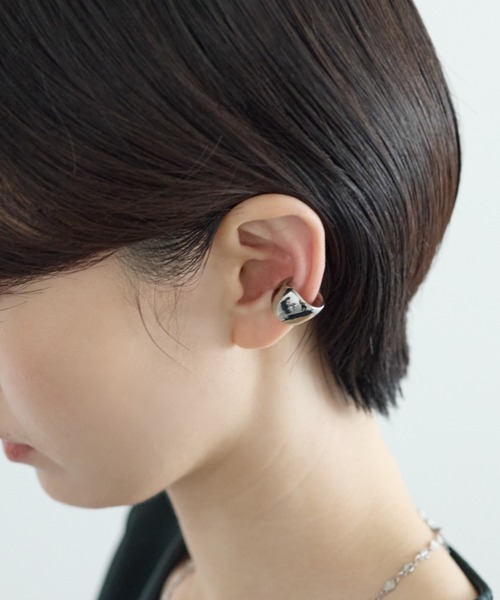 ciite' surgical stainless(シーテサージカルステンレス)の「【 金属アレルギー対応 】 サージカルステンレス ボリュームイヤーカフ(片耳用)(イヤーカフ・レディース・シルバー/ゴールド・FREE)」の8枚目の写真