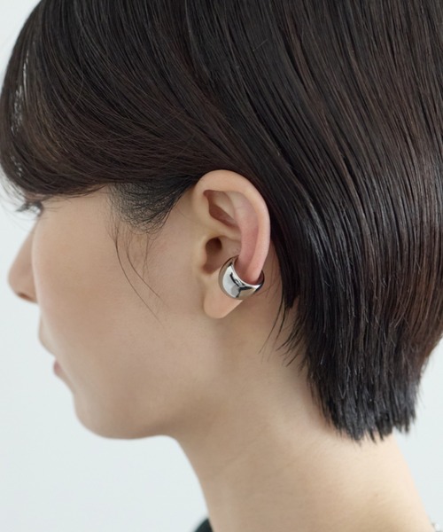 ciite' surgical stainless(シーテサージカルステンレス)の「【 金属アレルギー対応 】 サージカルステンレス ボリュームイヤーカフ(片耳用)(イヤーカフ・レディース・シルバー/ゴールド・FREE)」の9枚目の写真