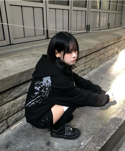 GRAVER（グレーバー）の「[UNISEX]WINGS フードジップアップ_ブラック（パーカー・レディース・ブラック・MEDIUM/LARGE）」の7枚目の写真
