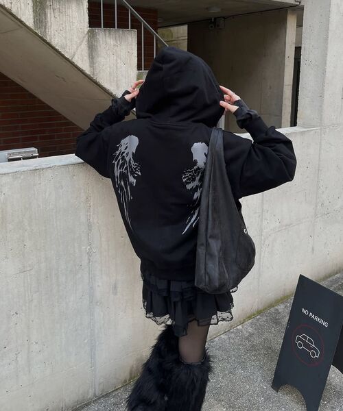 GRAVER（グレーバー）の「[UNISEX]WINGS フードジップアップ_ブラック（パーカー・レディース・ブラック・MEDIUM/LARGE）」の8枚目の写真