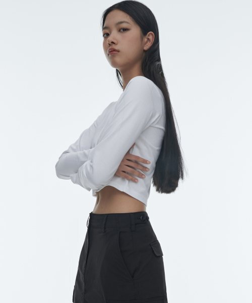 MUSINSA STANDARD WOMAN（ムシンサスタンダードウーマン）の「[クールタンダード] ウィメンズ クルーネック クロップ 長袖Tシャツ [ホワイト]（Tシャツ/カットソー・レディース・その他・SMALL/X-SMALL）」の3枚目の写真