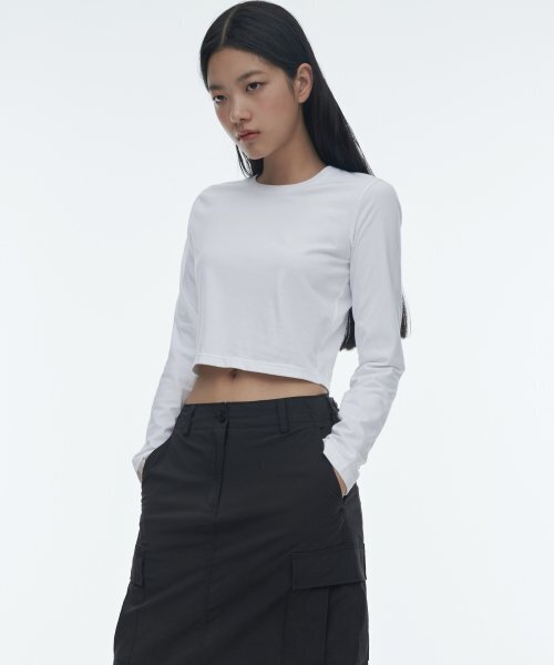 MUSINSA STANDARD WOMAN（ムシンサスタンダードウーマン）の「[クールタンダード] ウィメンズ クルーネック クロップ 長袖Tシャツ [ホワイト]（Tシャツ/カットソー・レディース・その他・SMALL/X-SMALL）」の4枚目の写真