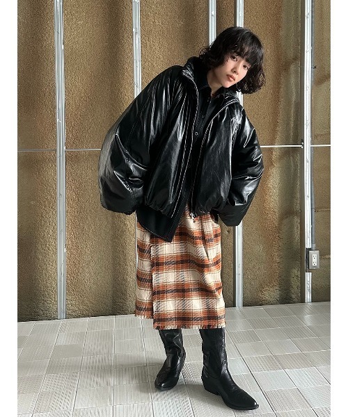ELCHELE(エルチェレ)の「PADDED BOMBER JACKET(ブルゾン・レディース・ダークブラウン系1/ブラック・FREE)」の11枚目の写真