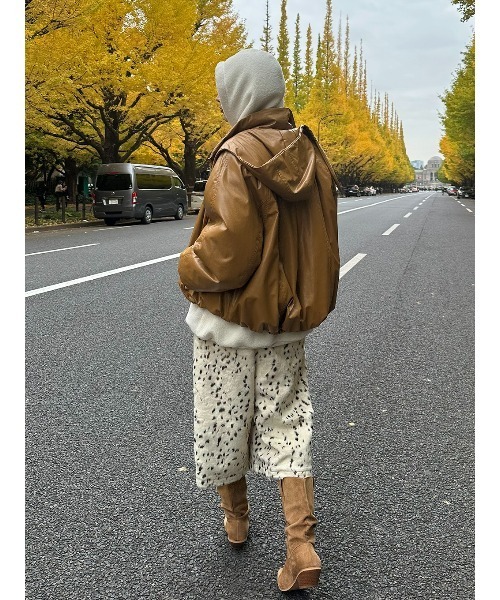 ELCHELE(エルチェレ)の「PADDED BOMBER JACKET(ブルゾン・レディース・ダークブラウン系1/ブラック・FREE)」の16枚目の写真