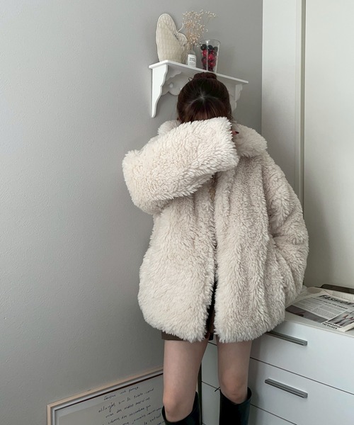 merrylatte（メリーラテ）の「シープファーラウンドネックミドル丈コート【NOUA】（その他アウター・レディース・アイボリー・FREE）」の8枚目の写真