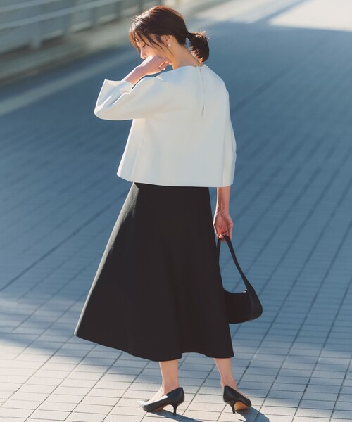 UNFILO(アンフィーロ)の「【セレモニー】BEAUTY FORM KNIT フレアスカート セットアップ(セットアップ・レディース・ベージュ系1/ブラック系/ネイビー系・LARGE/MEDIUM/SMALL)」の9枚目の写真