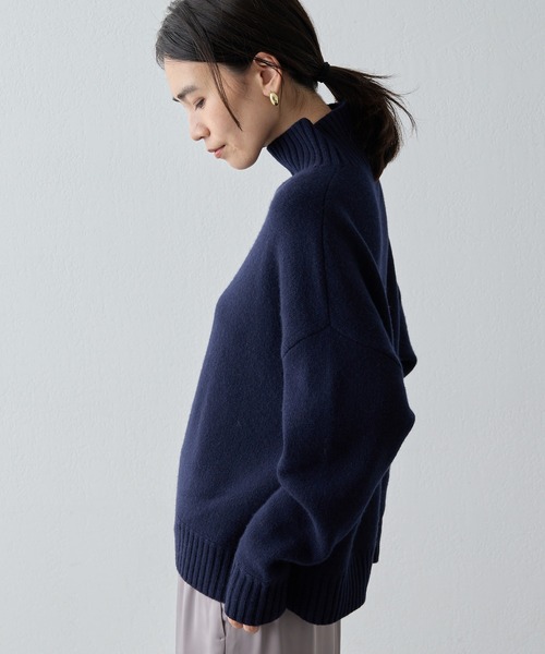 Drawing Numbers(ドローイング ナンバーズ)の「【Drawing Numbers】接結ルーズタートルニット(ニット/セーター・レディース・ネイビー/ライトベージュ/サックスブルー・38)」の6枚目の写真