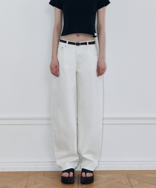 LADY VOLUME(レディーボリューム)の「ミッドライズバレルジーンズ (ホワイト)(デニムパンツ・レディース・その他・SMALL/MEDIUM/LARGE)」の1枚目の写真