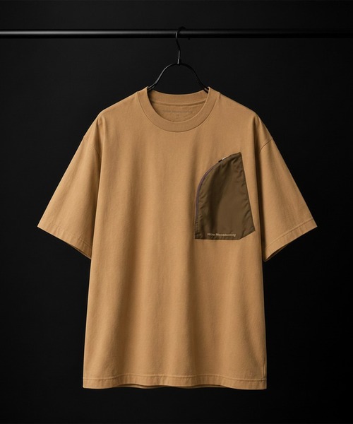 WHITE MOUNTAINEERING(ホワイトマウンテニアリング)の「【White Mountaineering / ホワイトマウンテニアリング】ZIP POCKET T-SHIRT(Tシャツ/カットソー・メンズ・ブラック/ベージュ/カーキ・3/1/2/000)」の2枚目の写真