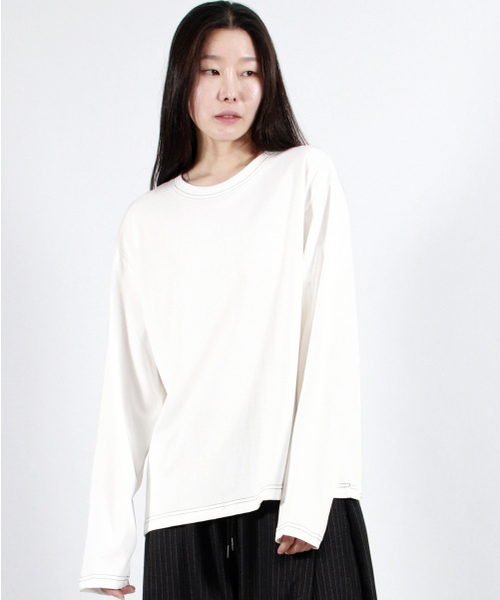 DEMARC(ドゥマーク)の「OUTSTITCH LOOSE FIT LONG SLEEVE TEE - White(Tシャツ/カットソー・レディース・その他・LARGE/MEDIUM)」の2枚目の写真