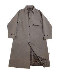 A NOTHING（アナッシング）の「PURE-WOOL 90 BALMACAAN COAT (Khaki Beige)（チェスターコート）」