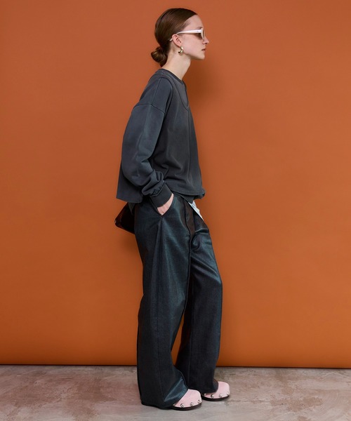 MAISON SPECIAL(メゾンスペシャル)の「Center Pin Tuck Denim Pants/センターピンタックデニムパンツ(デニムパンツ・レディース・ネイビー/ブラック・38/36)」の3枚目の写真