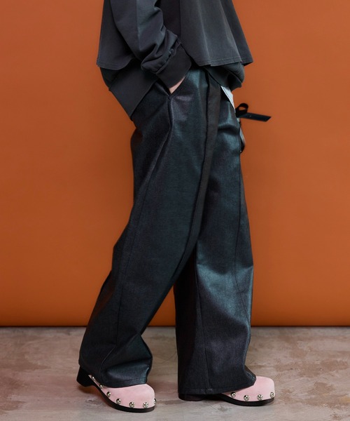 MAISON SPECIAL(メゾンスペシャル)の「Center Pin Tuck Denim Pants/センターピンタックデニムパンツ(デニムパンツ・レディース・ネイビー/ブラック・38/36)」の12枚目の写真