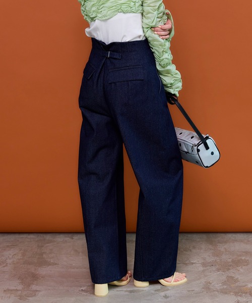 MAISON SPECIAL(メゾンスペシャル)の「Center Pin Tuck Denim Pants/センターピンタックデニムパンツ(デニムパンツ・レディース・ネイビー/ブラック・38/36)」の15枚目の写真