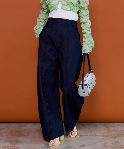 MAISON SPECIAL(メゾンスペシャル)の「Center Pin Tuck Denim Pants/センターピンタックデニムパンツ(デニムパンツ・レディース・ネイビー/ブラック・38/36)」の16枚目の写真