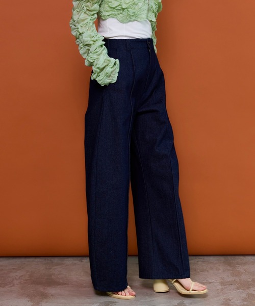 MAISON SPECIAL(メゾンスペシャル)の「Center Pin Tuck Denim Pants/センターピンタックデニムパンツ(デニムパンツ・レディース・ネイビー/ブラック・38/36)」の17枚目の写真