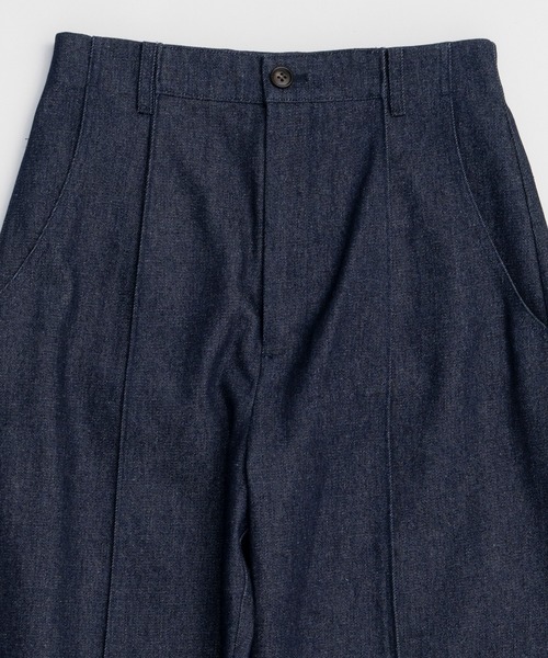 MAISON SPECIAL(メゾンスペシャル)の「Center Pin Tuck Denim Pants/センターピンタックデニムパンツ(デニムパンツ・レディース・ネイビー/ブラック・38/36)」の22枚目の写真