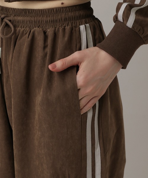 AVANDRESS(アバンドレス )の「【セットアップ可】AVANDRESS/BLISS スウェードパンツ(その他パンツ・レディース・ブラウン/ブラック・SMALL)」の21枚目の写真